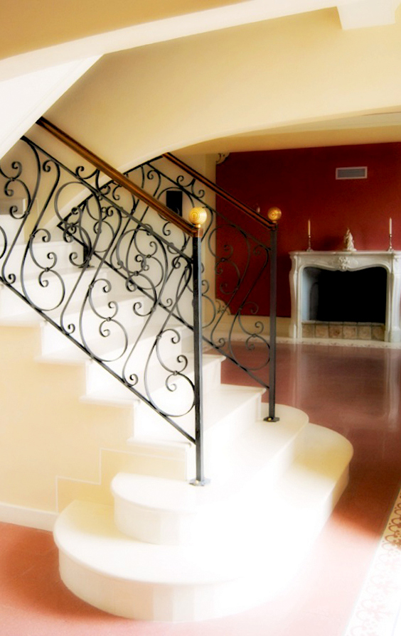 country villa_staircase_ red_white_1
